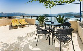 House Kapetan Nono